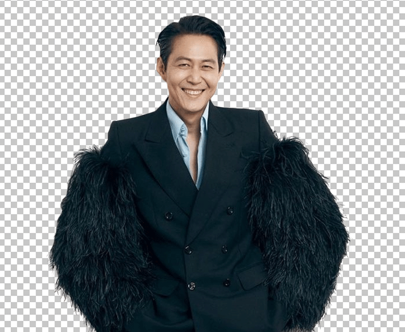 Lee Jung Jae smiling and wearing suit with a black feathered jacket png image